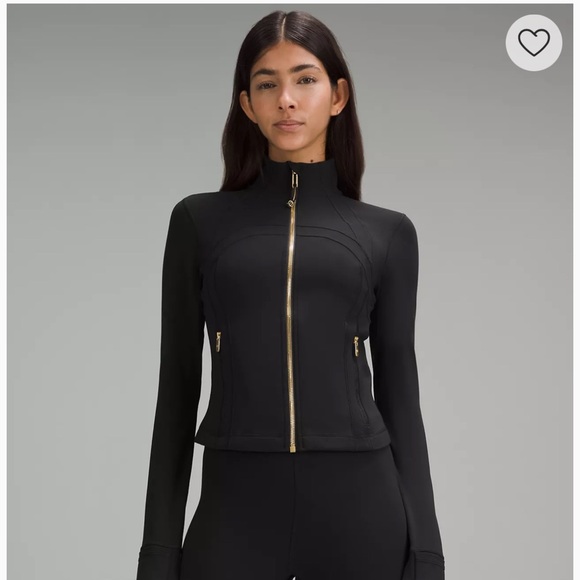 Define Cropped Jacket
Nulu BLACK/GOLD - Picture 1 of 2